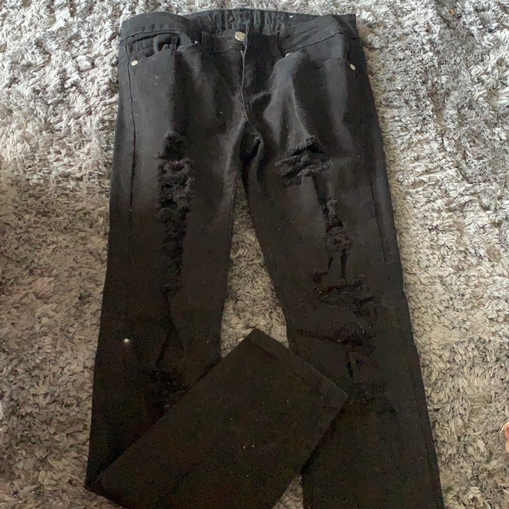 Black distressed skinny jeans